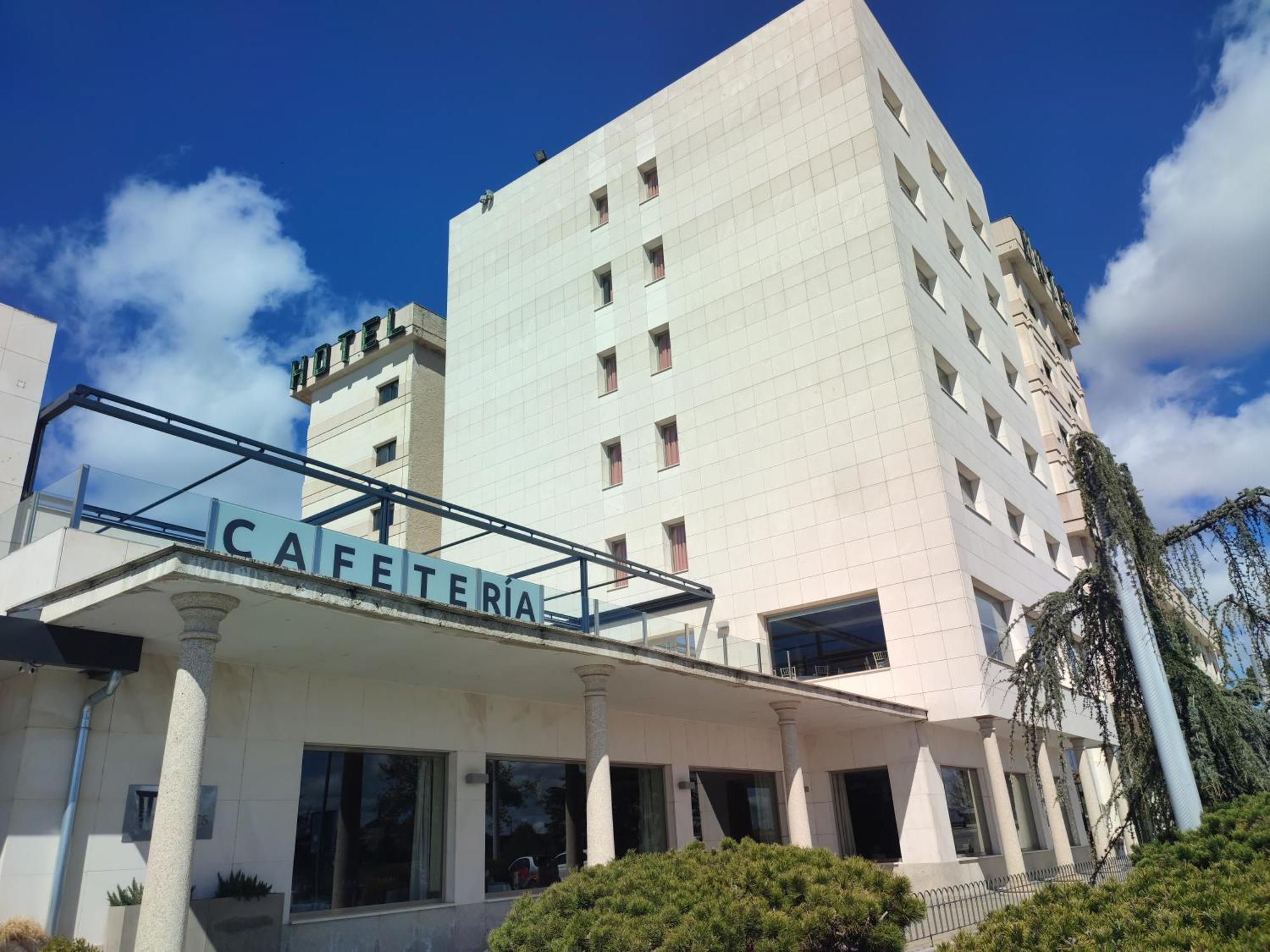 Hotel Sercotel Cuatro Postes Ávila Exterior foto