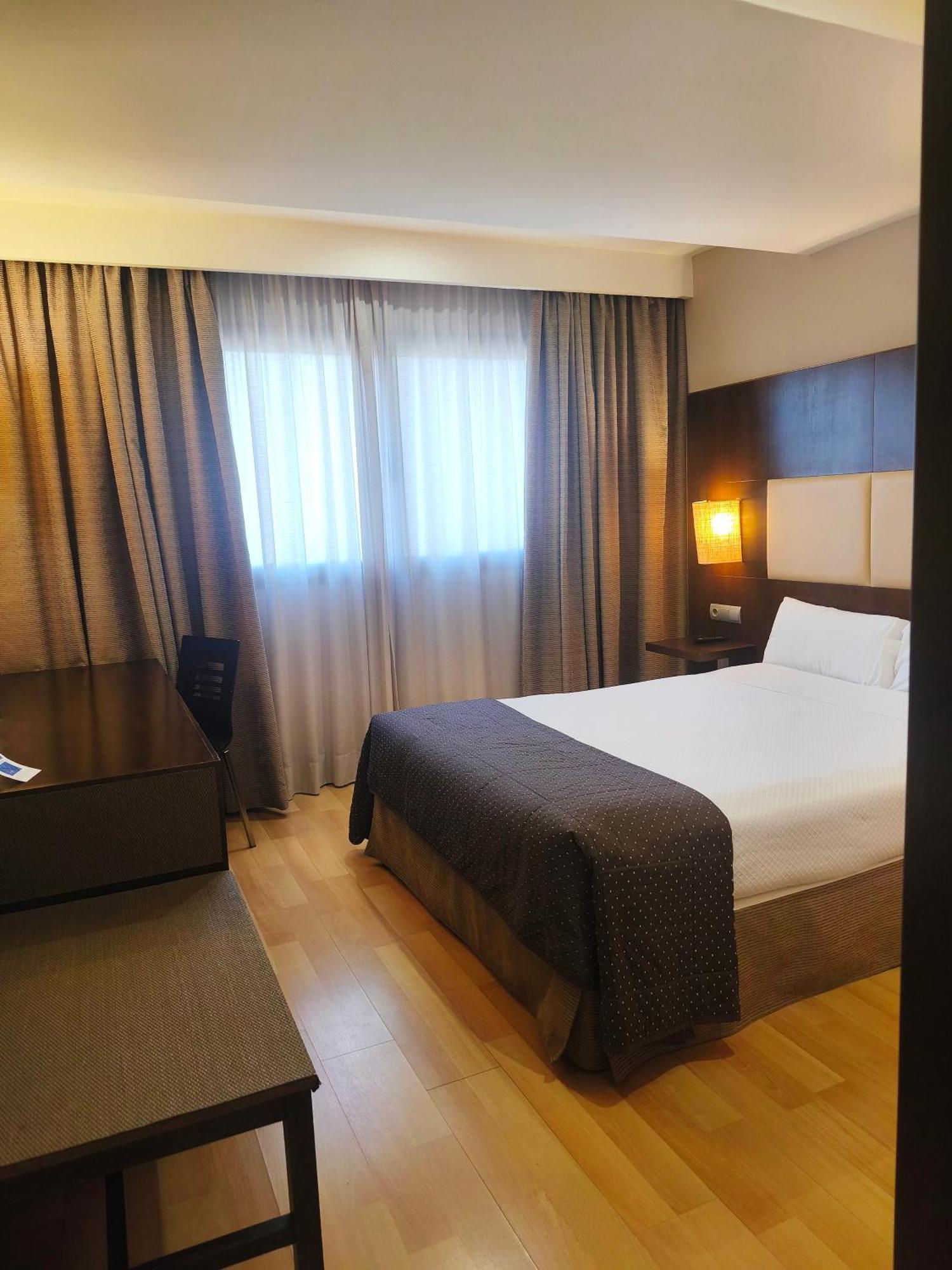 Hotel Sercotel Cuatro Postes Ávila Exterior foto